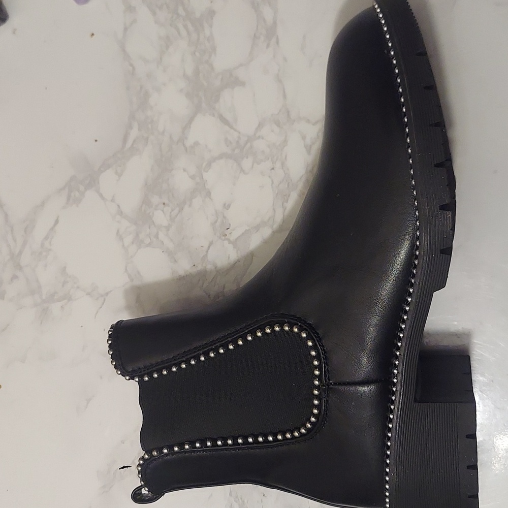 Nasty Gal Chelsea Boots, size 7 black